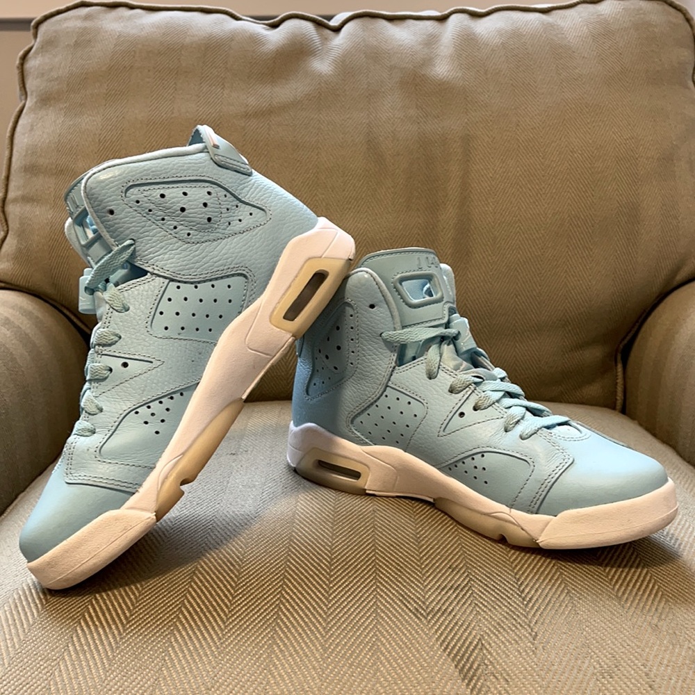 Air Jordan 6 Retro ‘Pantone’ color